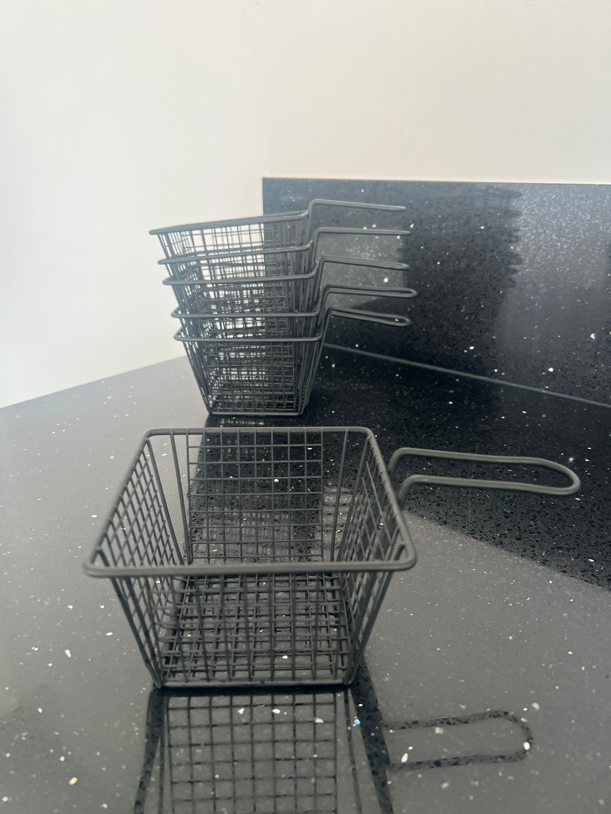 Nieuw Snackmandje - 6x stuks - zwart -patat - frietmandje -, Ophalen of Verzenden, Nieuw