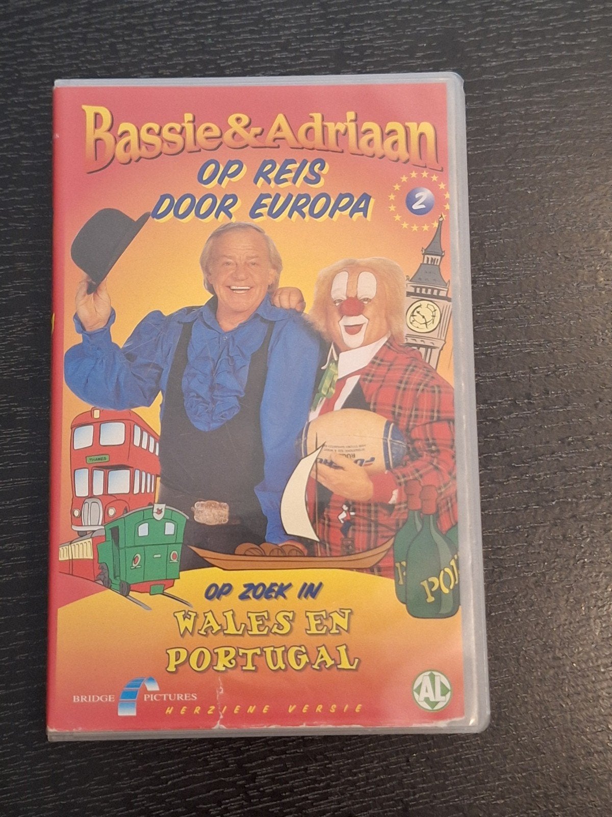 Bassie & Adriaan Op Reis Door Europa - VHS, Alle leeftijden, Ophalen of Verzenden, Gebruikt, Overige genres
