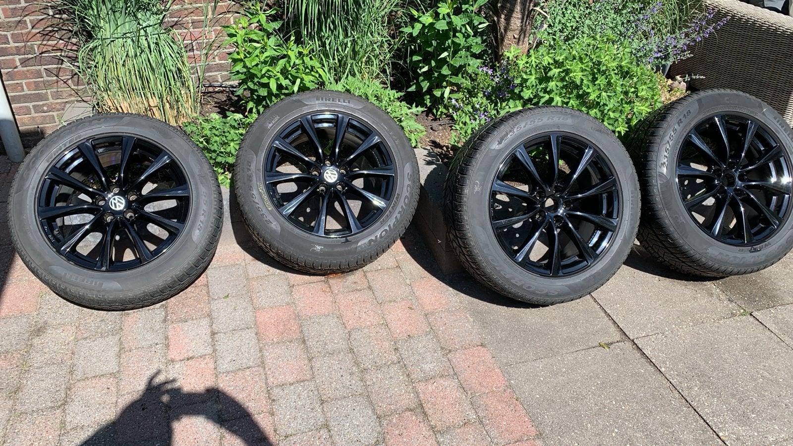 Zwarte Borbet velgen met winterbanden voor VW Tiguan, 18 inch, Gebruikt, 235 mm, Band(en)