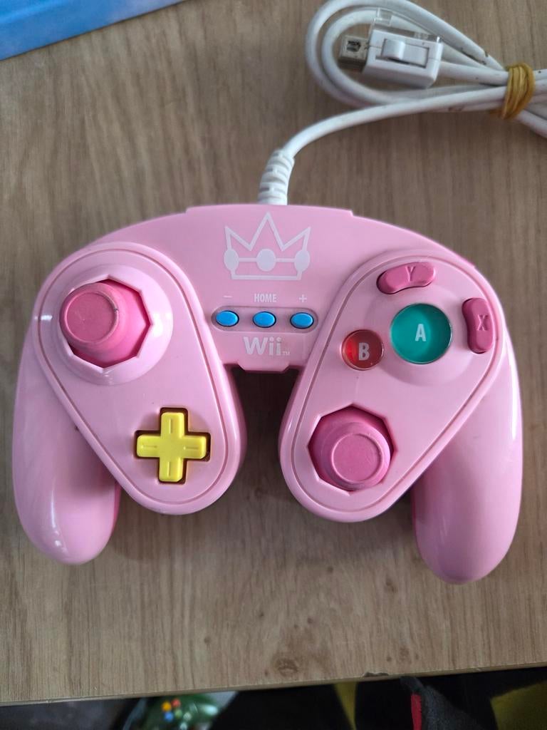 Wii Wired Fight Pad Controller - Peach Editie, Ophalen of Verzenden, Zo goed als nieuw, Met 1 controller