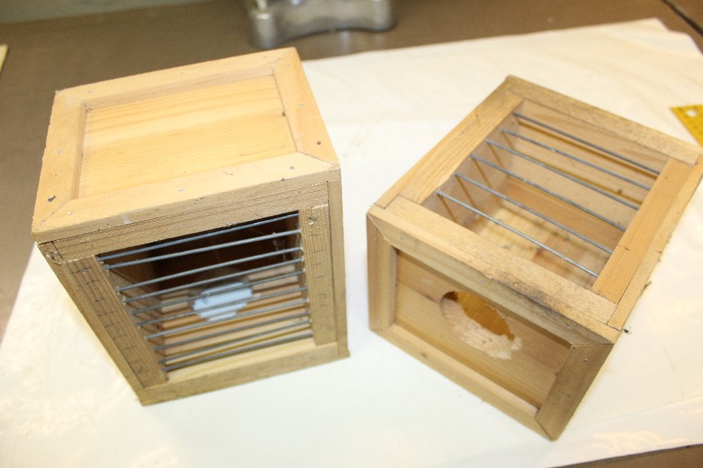 vogelkooi - 3 houten kooitjes, Ophalen of Verzenden, Zo goed als nieuw, Metaal, Vogelkooi
