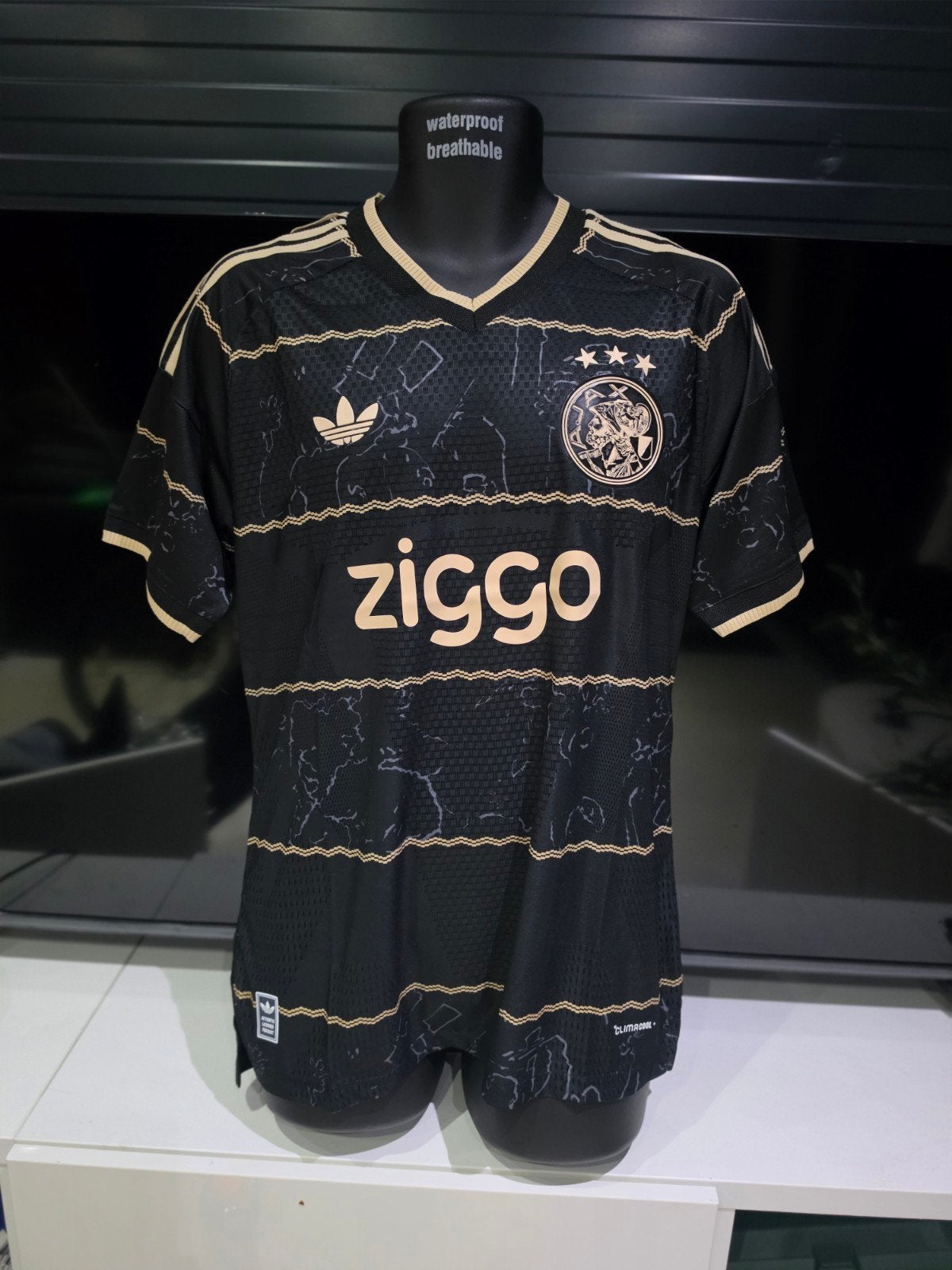 Ajax uitshirt 2026/2027 Zwart Goud - Nieuw in Maat S en XL, Maat S, Ophalen of Verzenden, Nieuw, Shirt