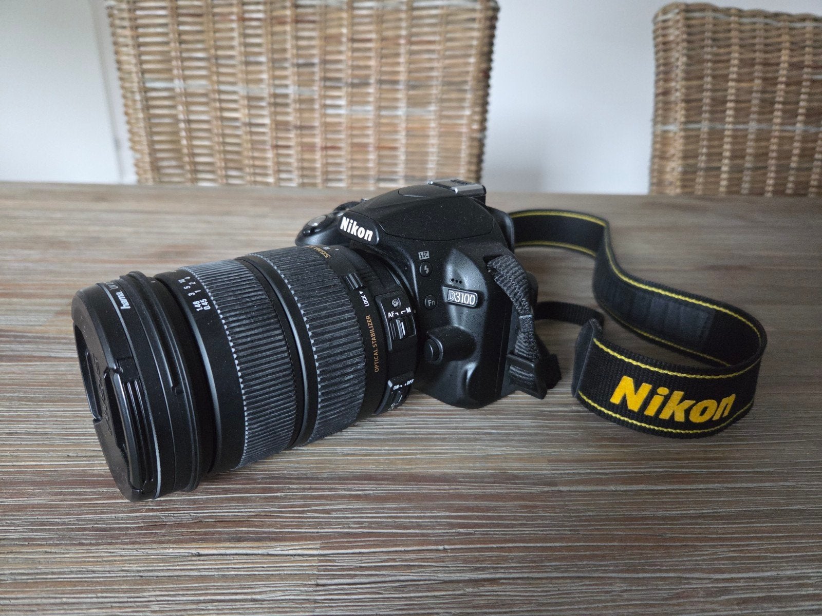 Nikon D3100 Spiegelreflexcamera met 18-200mm lens, Gebruikt, Spiegelreflex, Accu, Nikon