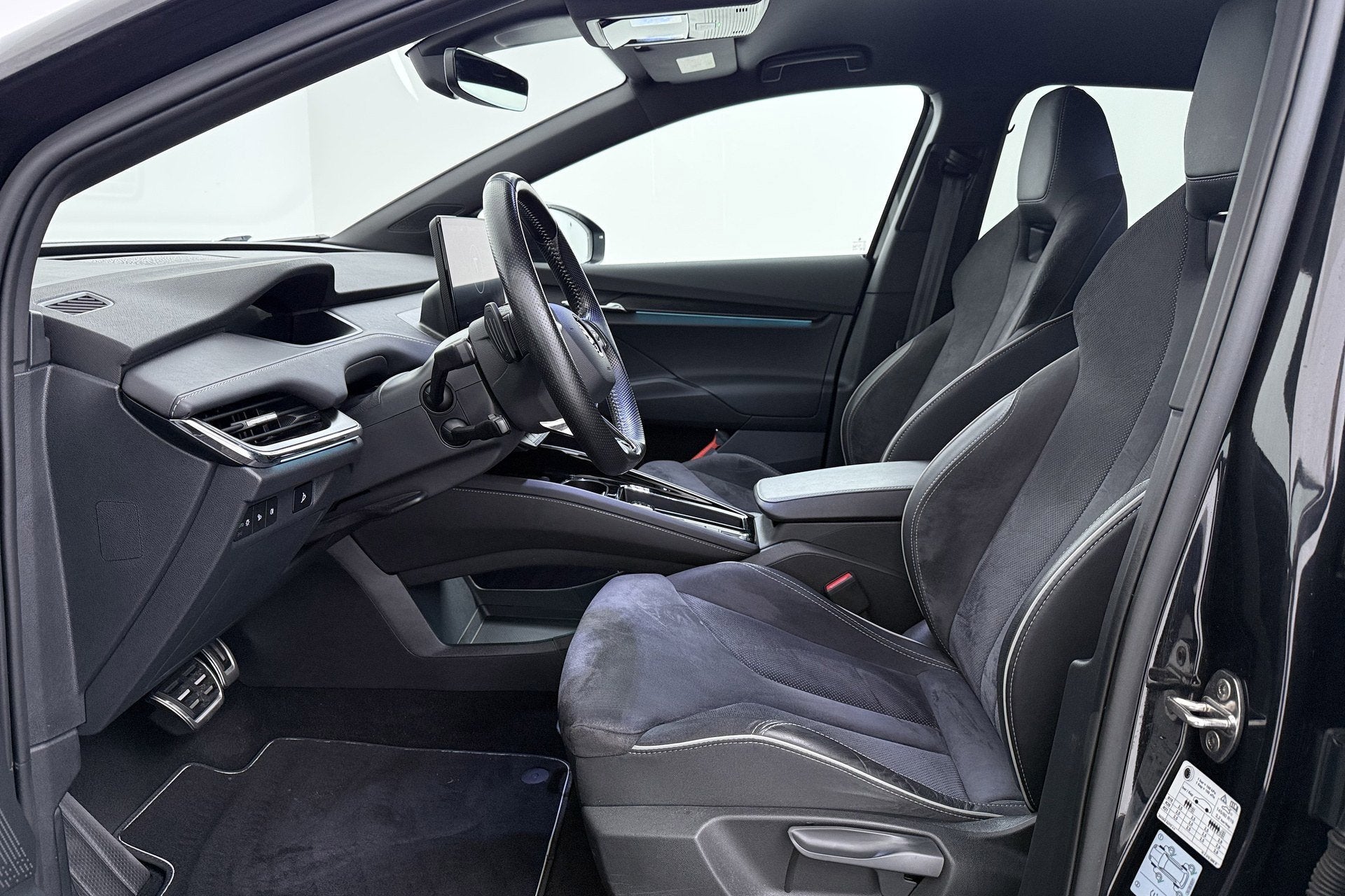 Skoda Enyaq iV 60 Sportline | SOH 93%! | Wegklap. Trekhaak |, Auto's, Skoda, Automaat, Achterwielaandrijving, Gebruikt, Zwart