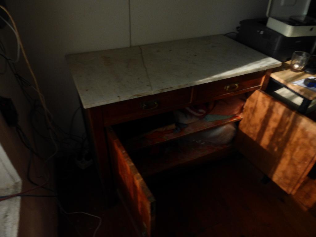 antieke commode met marmeren blad., Ophalen