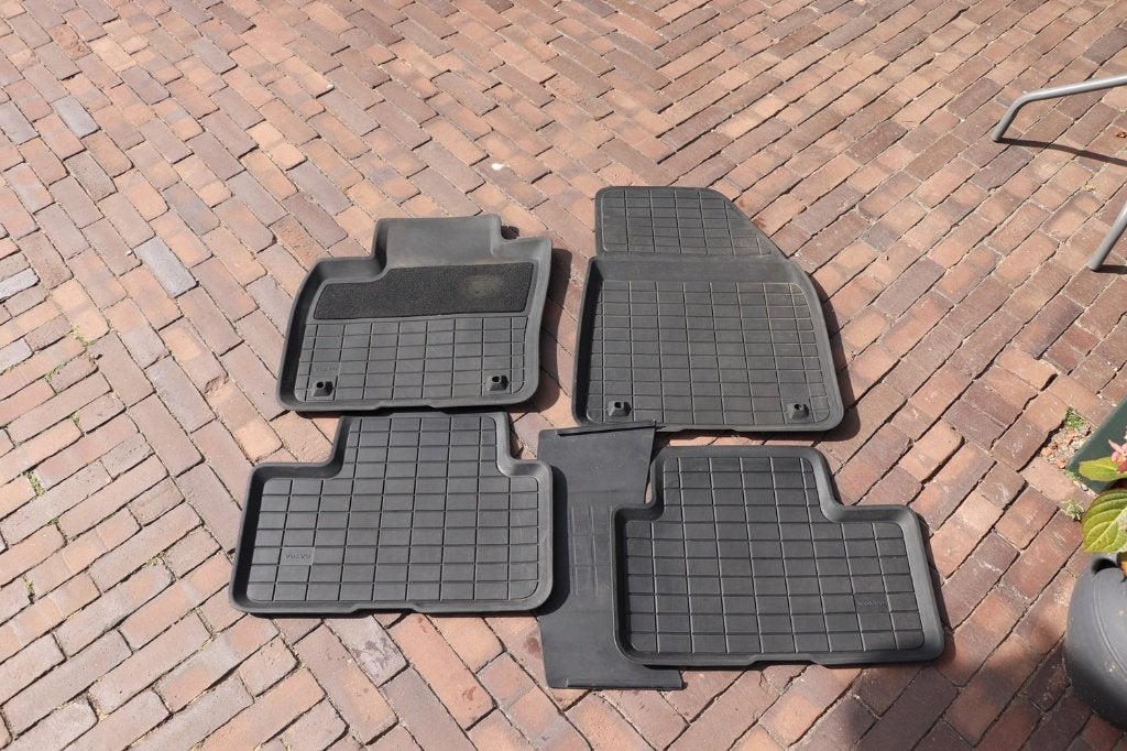 Te koop: rubber matten Volvo XC40 2019, Ophalen, Gebruikt