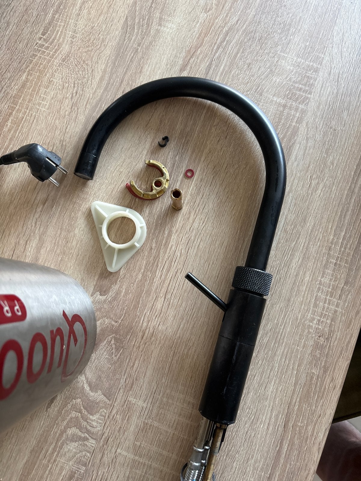 Quooker PRO3-VAQ met zwarte kraan en onderdelen, Huis en Inrichting, Ophalen of Verzenden, Zwart, Metaal, Overige merken