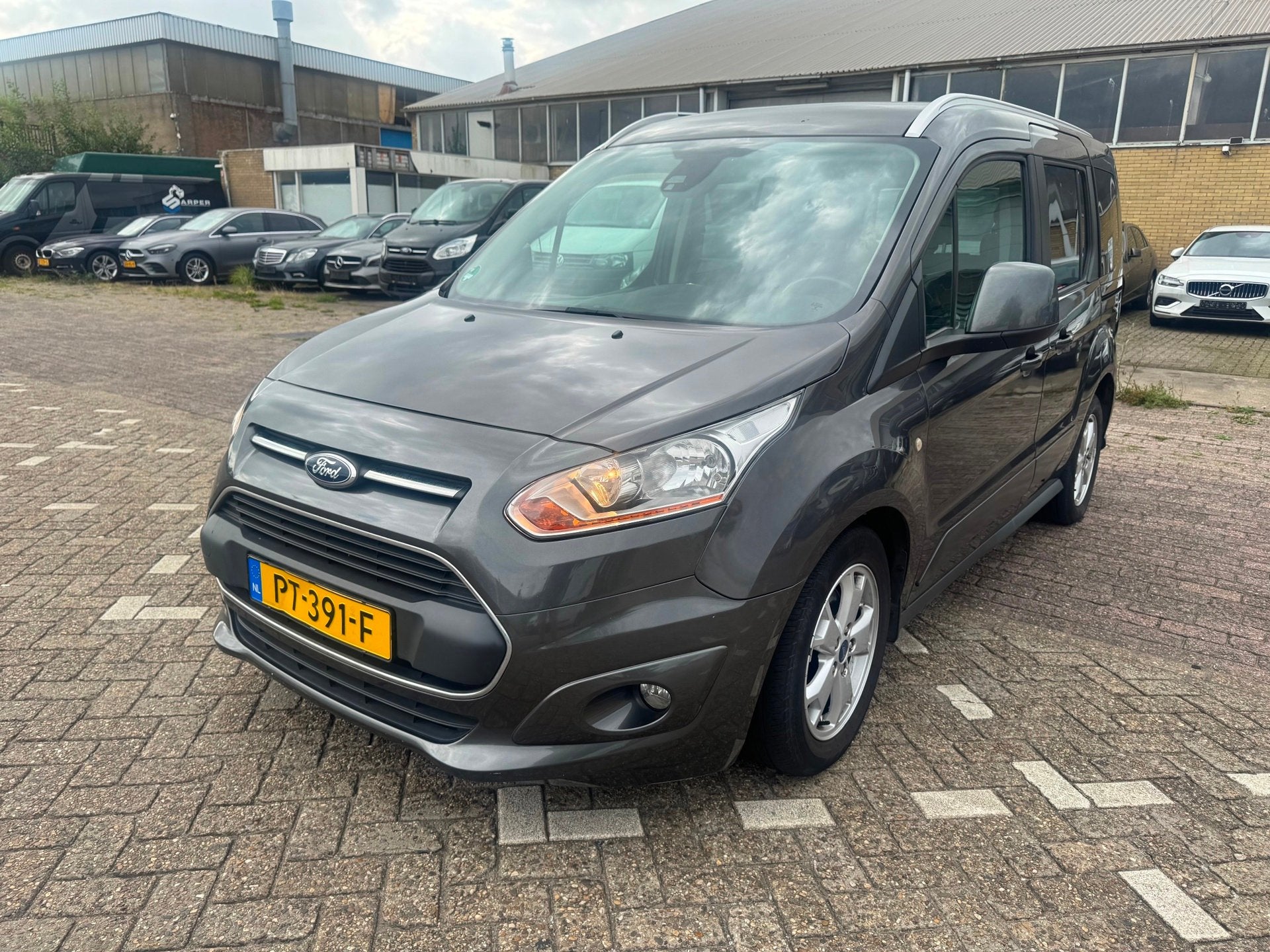 Ford Tourneo Connect Compact 1.0 Titanium KETTING HOORBAAR !, Auto's, Voorwielaandrijving, Euro 5, 101 pk, Gebruikt