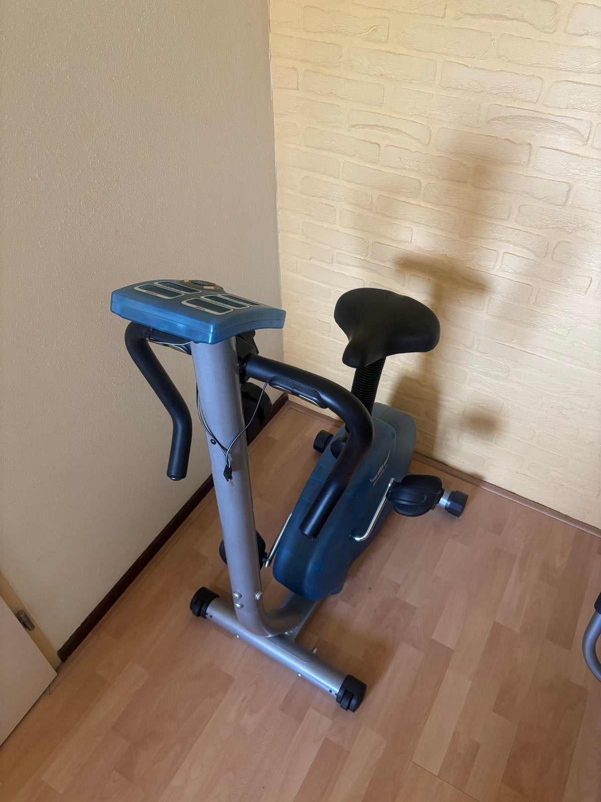 Hometrainer Buffalo - Ideaal voor Thuis Fitness, Ophalen, Gebruikt, Metaal, Benen
