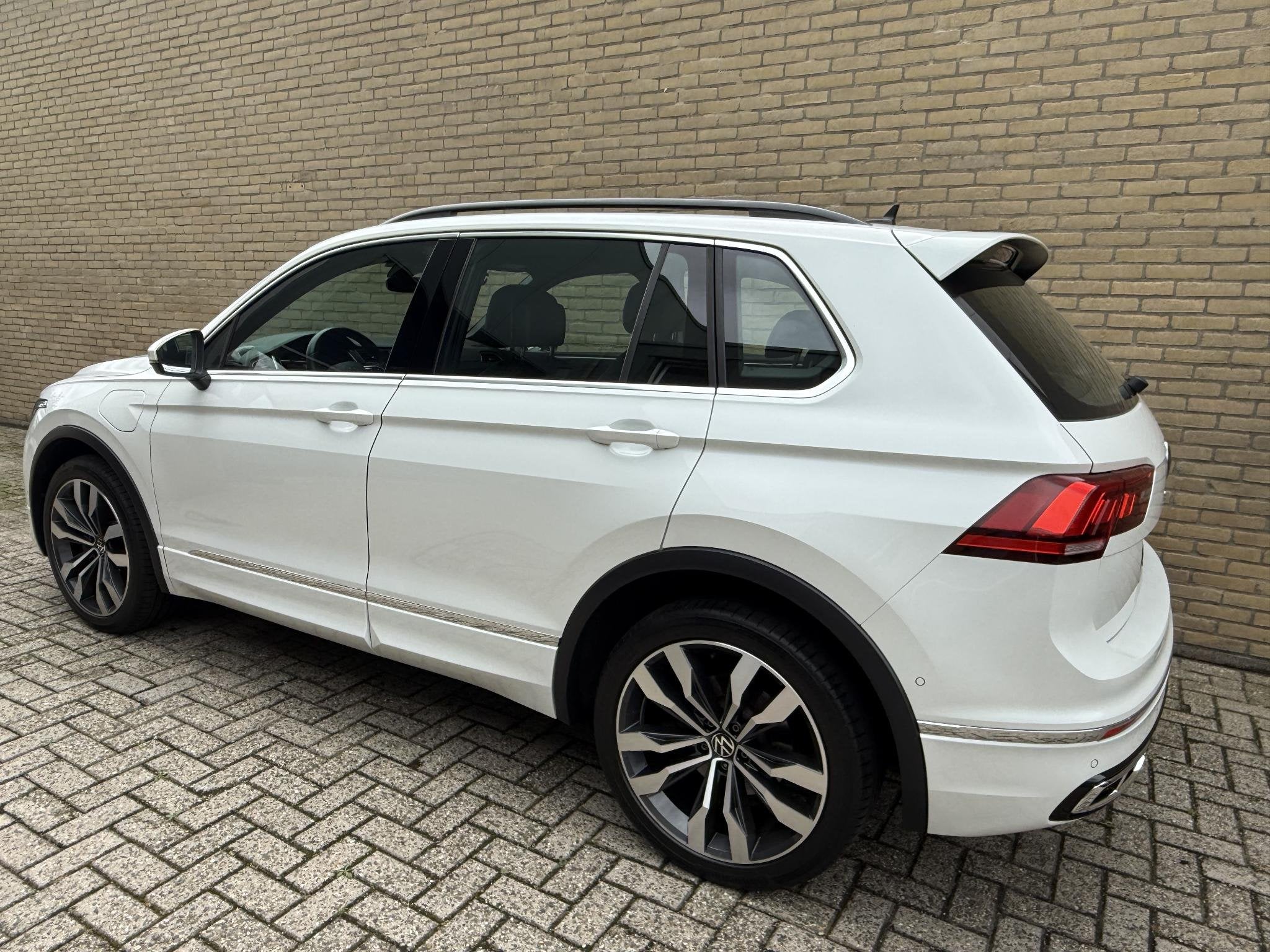 Volkswagen Tiguan 1.4 TSI eHybrid R-Line Business+ | Trekhaa, Auto's, 1716 kg, Stof, Euro 6, 4 cilinders