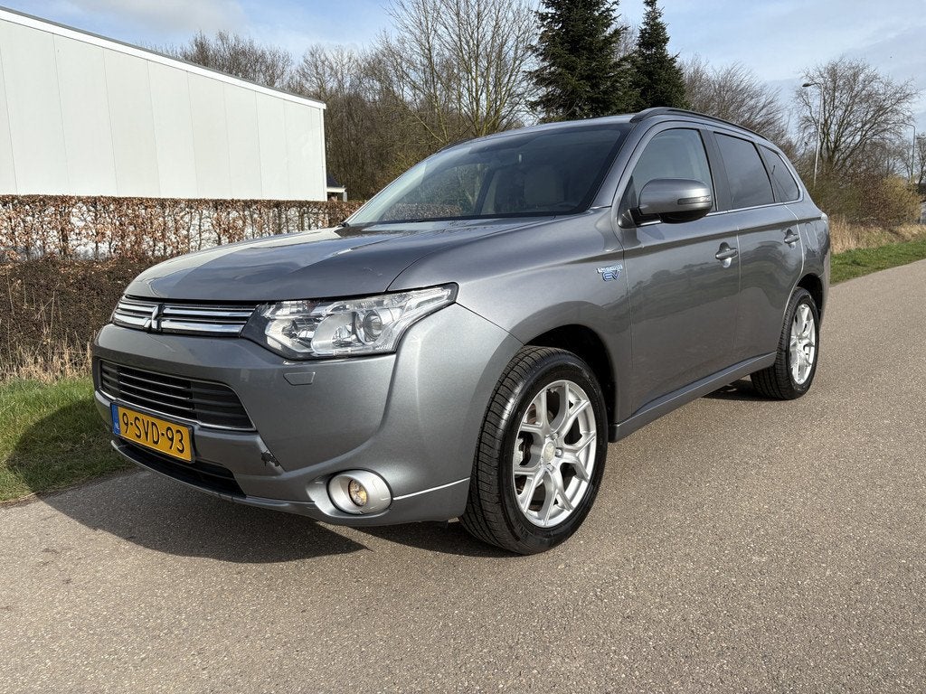 Mitsubishi Outlander 2.0 PHEV Instyle / AUTOMAAT / LEER / NA, Auto's, Automaat, 135 pk, 4 cilinders, Bedrijf
