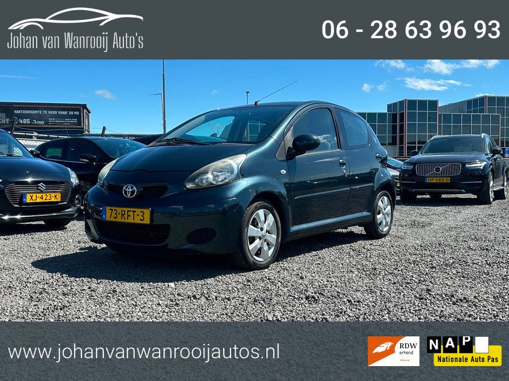 Toyota Aygo 1.0-12V Aspiration Green Navigator/AIRCO/AUTOMAA, Euro 5, Gebruikt, Zwart, 4 stoelen