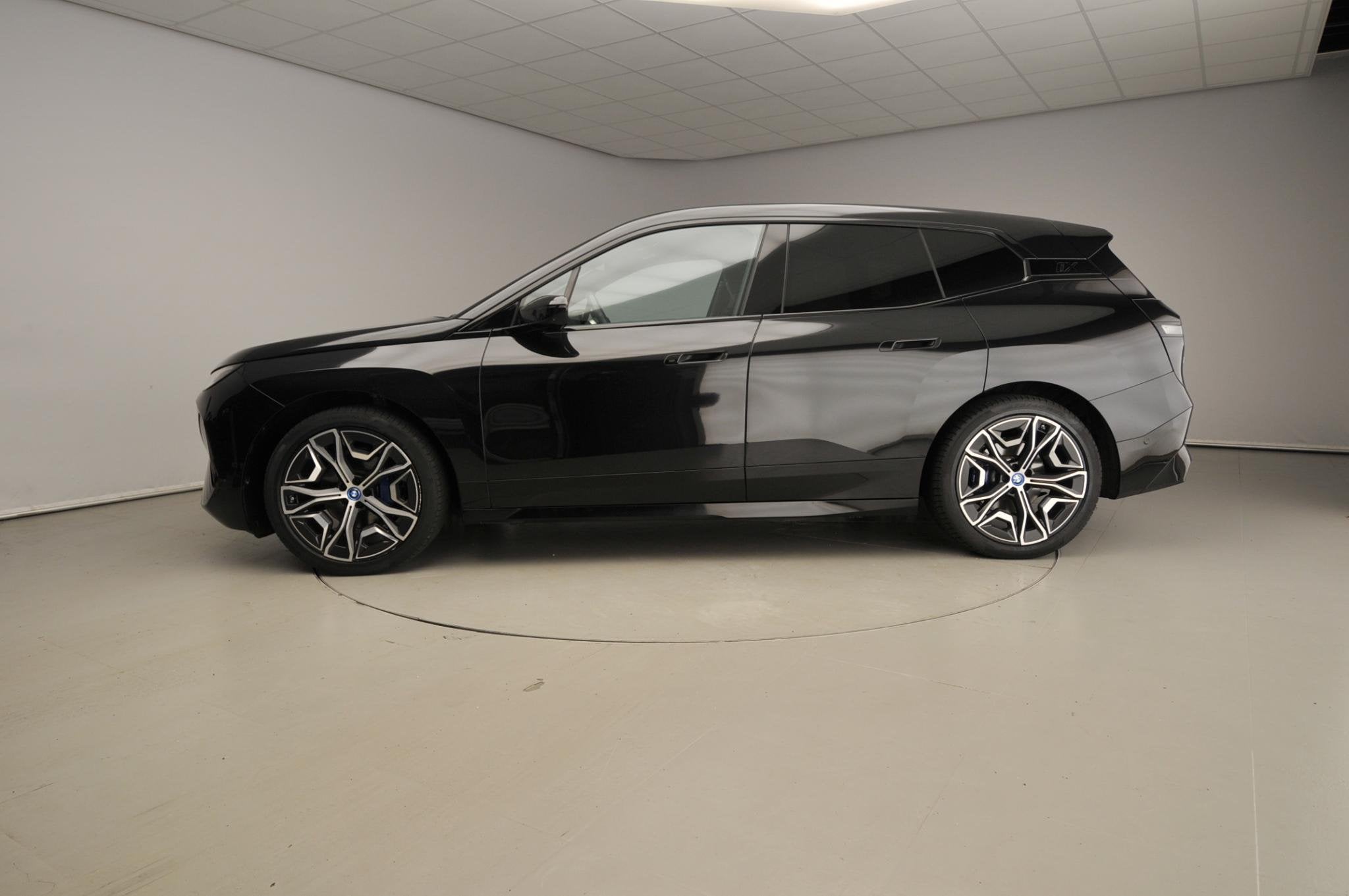 BMW iX xDrive40 | Sportpakket | Laserlicht | Navigatie | Tre, Automaat, Stof, Gebruikt, 495 min