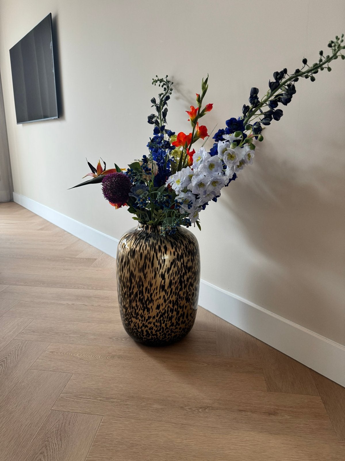 Cheetahvaas XXL met zijdenboeket, Ophalen, Meerkleurig, Inclusief decoratie, Glas