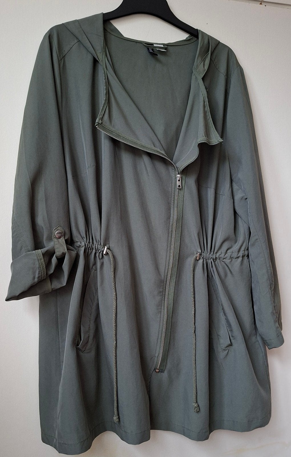 Khaki groene parka zomerjas, mt 42/44, Divided, Ophalen of Verzenden, Nieuw, Groen