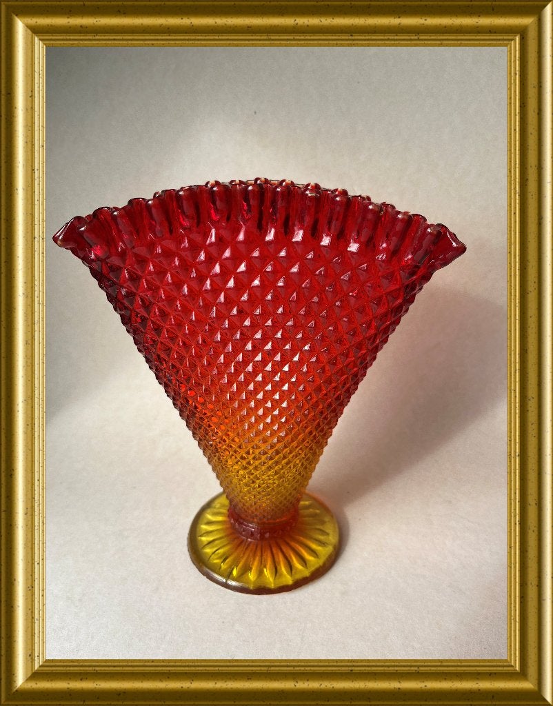 Vintage waaiervormig vaasje amberina glass, Antiek en Kunst, Antiek | Glas en Kristal, Ophalen of Verzenden