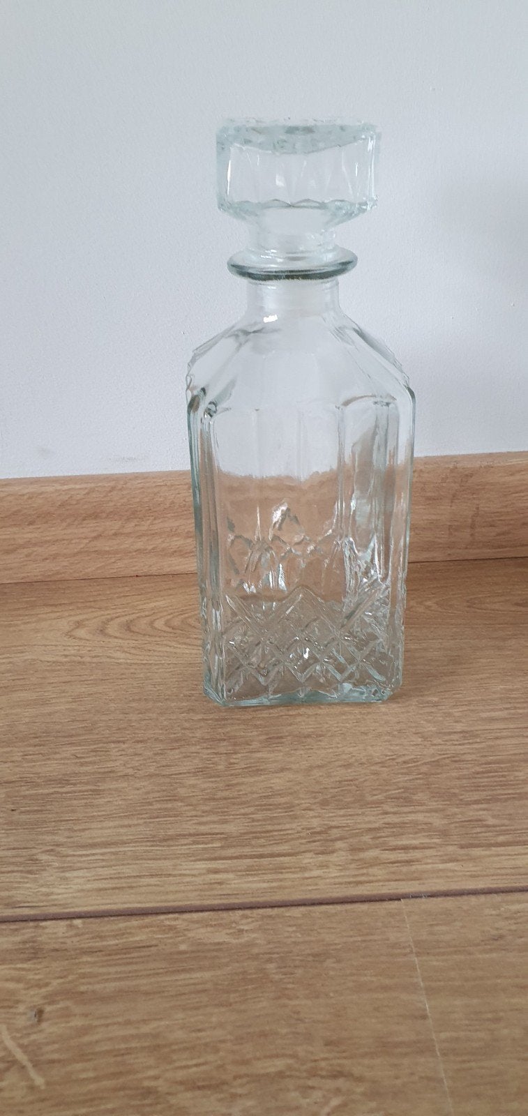 Karaf glas met dop stop
Afm.; h. 23,5 cm x br. 8,5 cm x . 8,, Ophalen of Verzenden, Overige typen