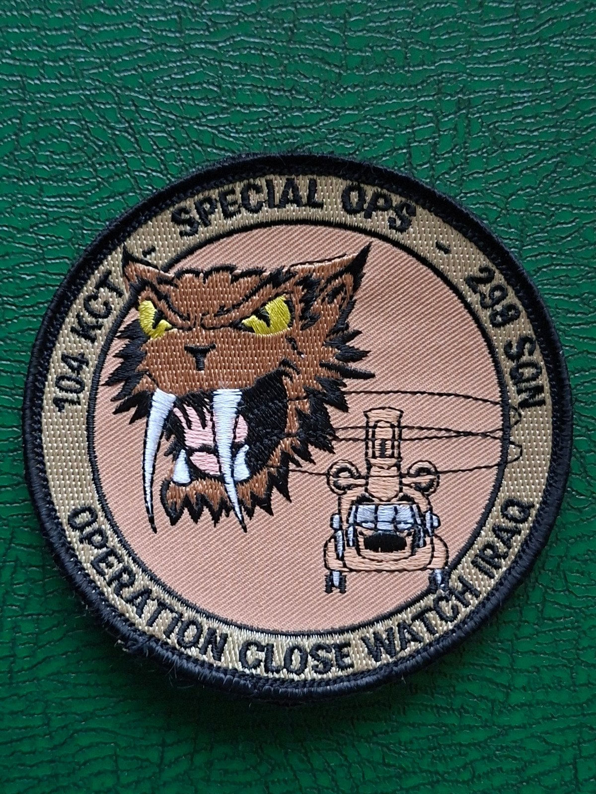 Embleem 104 KCT Special Ops/ Operation Close Watch IRAQ, Ophalen of Verzenden, Landmacht, Nederland, Embleem of Badge