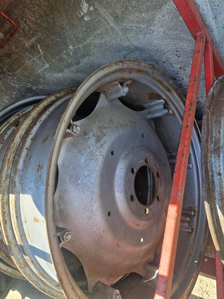 Te koop  velgen motorblokken en landbouwkar, Ophalen