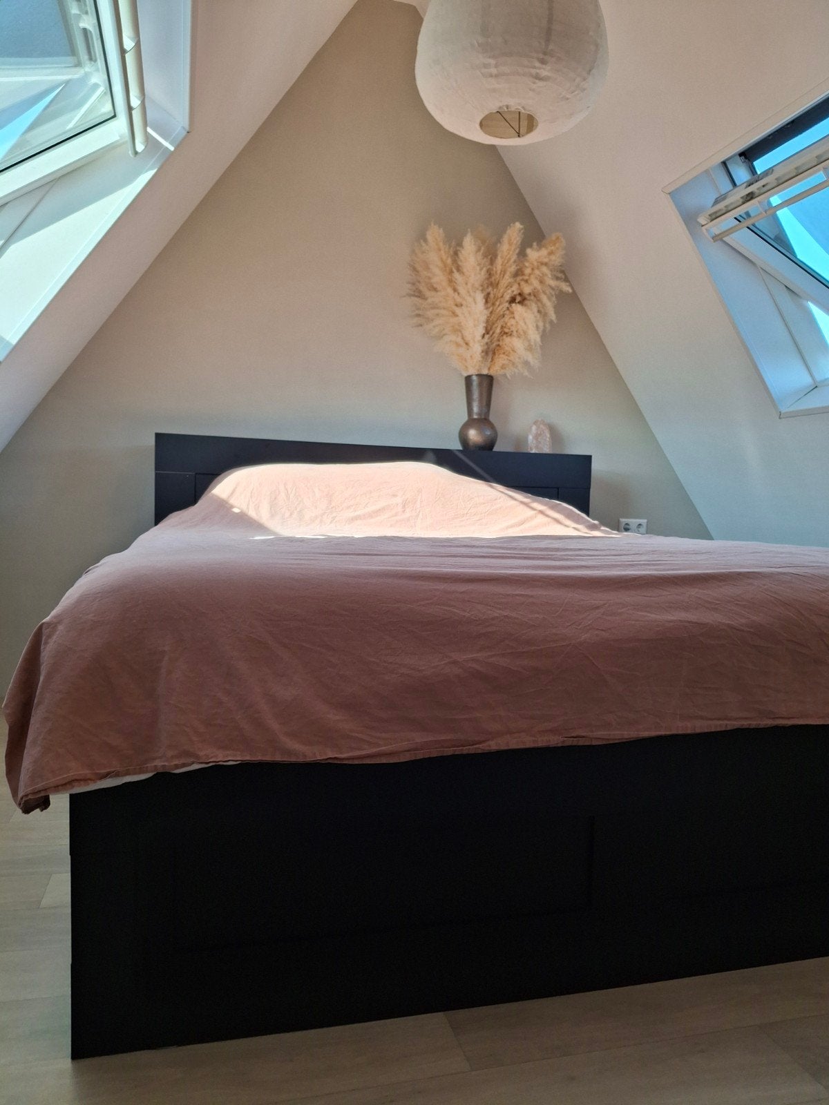 GRATIS IKEA Brimnes Bed 180x200 met hoofdbord, Huis en Inrichting, Slaapkamer | Bedden, Ophalen, Zwart, Tweepersoons, Zo goed als nieuw