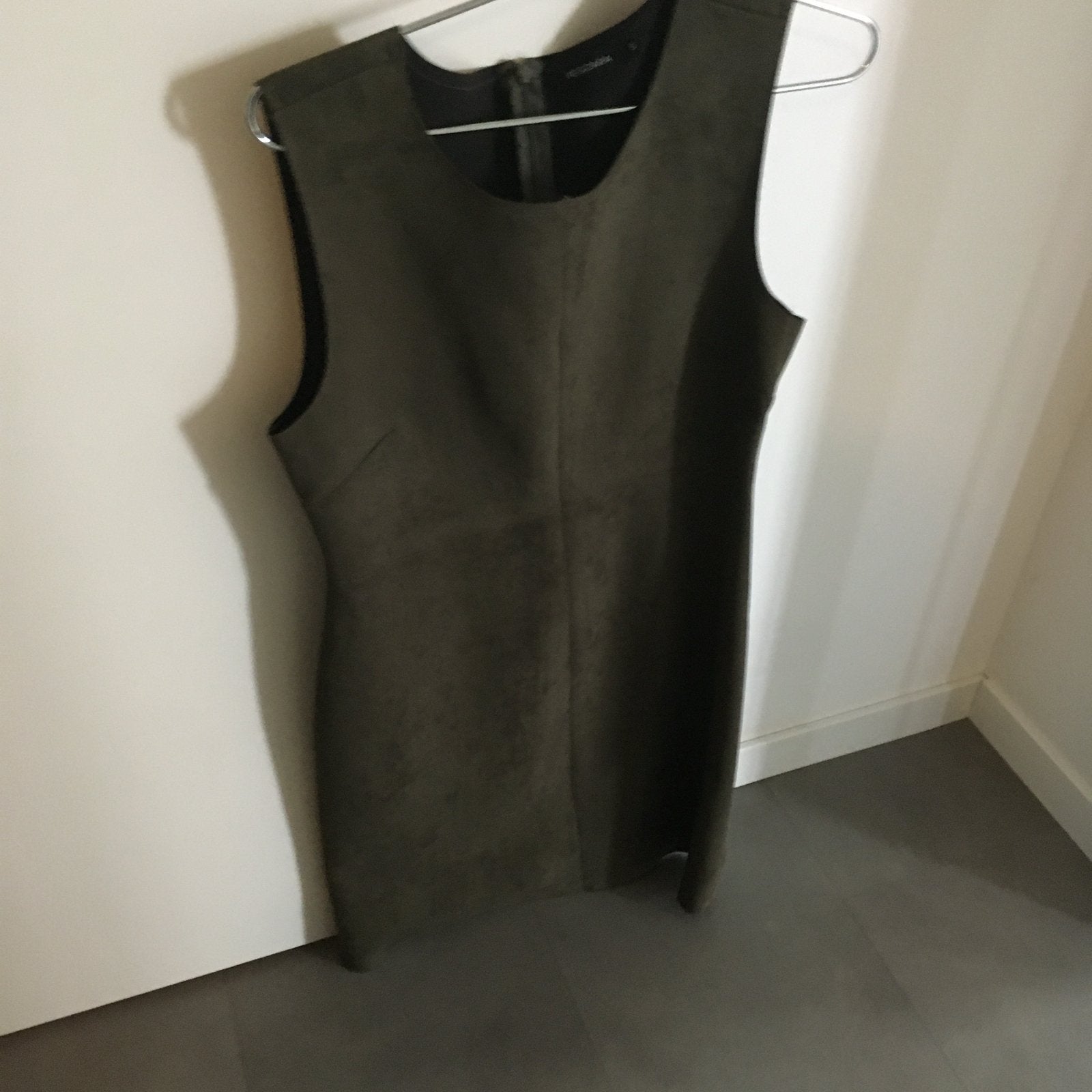 Mouwloze jurk in suède-look, maat M, Maat 38/40 (M), Ophalen of Verzenden, Zo goed als nieuw, Knielengte