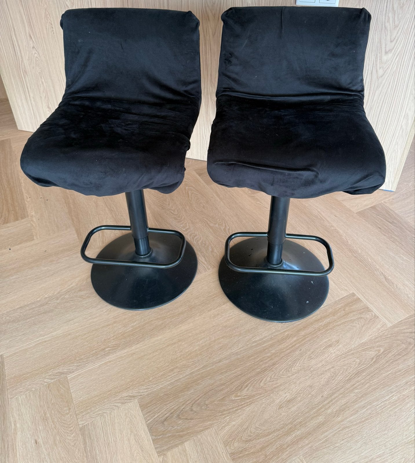 2 draaibare en verstelbare barkrukken (gratis af te halen), Huis en Inrichting, Ophalen, Gebruikt, In hoogte verstelbaar, 90 cm of meer