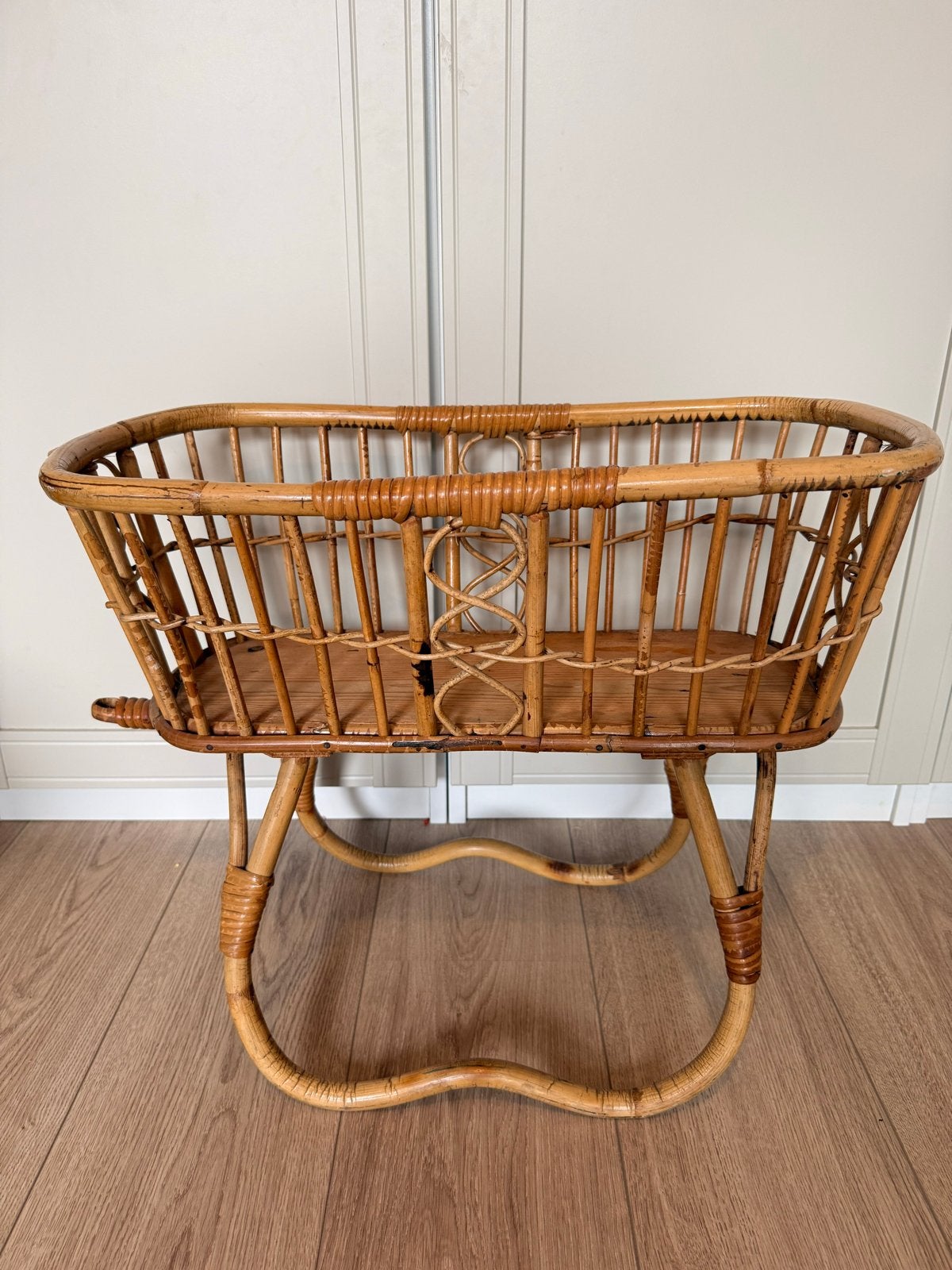 Rotan poppenwiegje - Vintage en charmant, Ophalen, Gebruikt, Overige typen