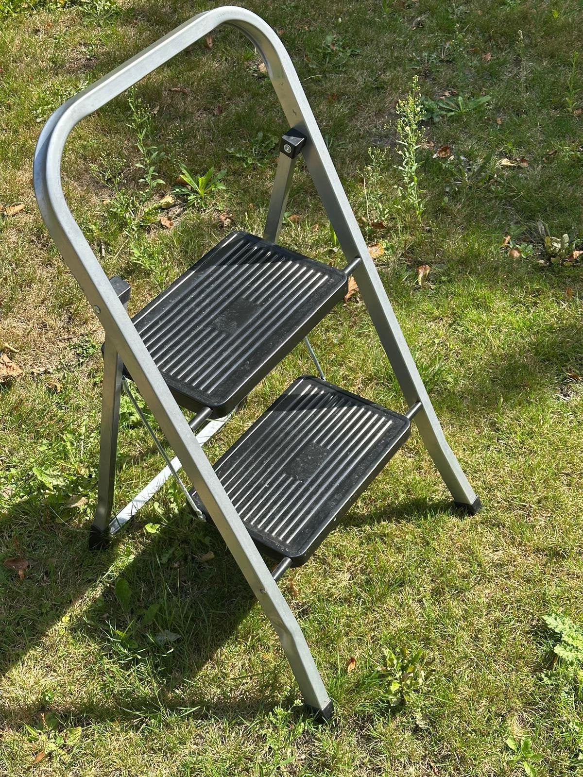 Te koop : Huishoudtrapje, 2 treden in prima staat € 10,-, Ophalen, Zo goed als nieuw, Minder dan 2 meter