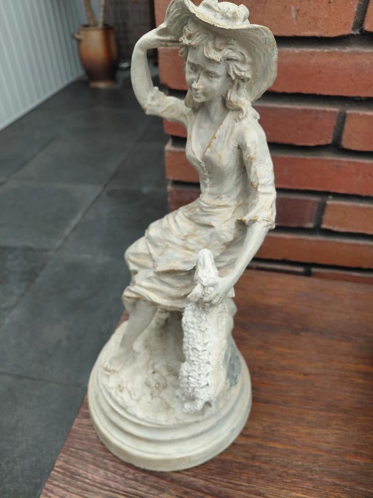 Romantisch beeld van vrouw met hoed en schaap, Antiek en Kunst, Ophalen of Verzenden