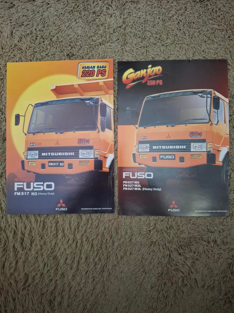 Autofolder en leaflet Mitsubishi Fuso, Verzenden, Zo goed als nieuw, Mitsubishi