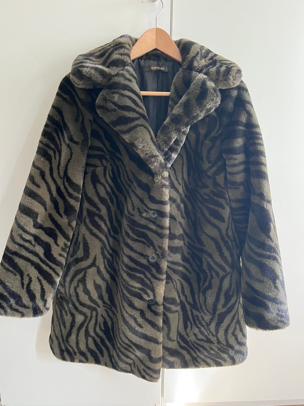 Supertrash faux fur jas zwart met groen maat M, Ophalen of Verzenden, Zo goed als nieuw, Zwart