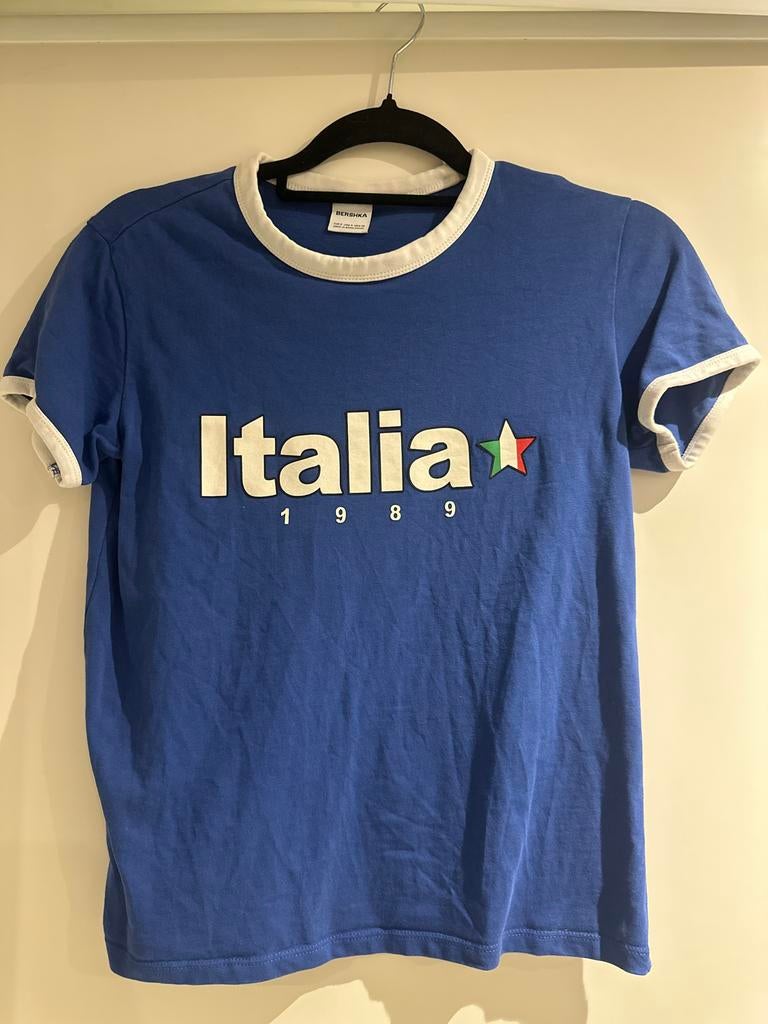 Bershka Italia T-shirt Maat S, Blauw, Ophalen of Verzenden, Zo goed als nieuw, Korte mouw