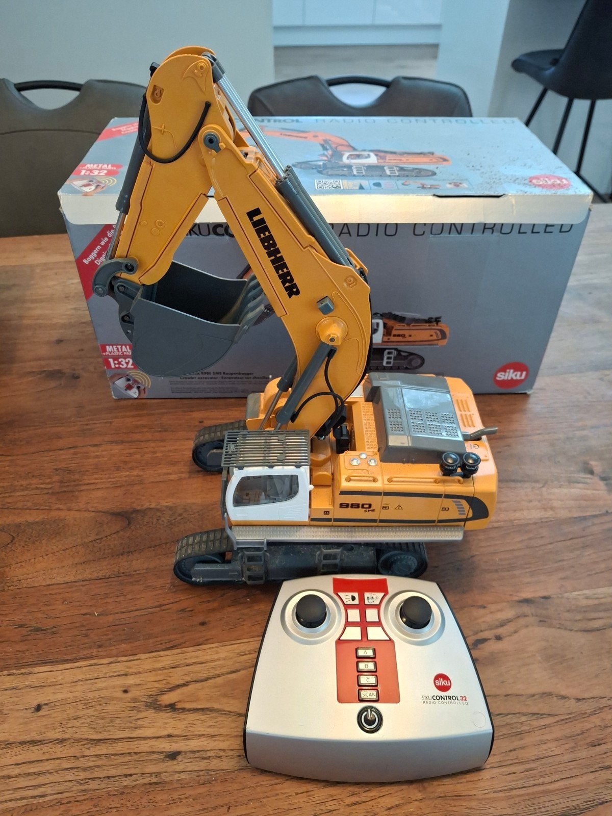 SIKU LIEBHERR R980 RC Graafmachine, Elektro, Ophalen of Verzenden, Zo goed als nieuw, RTR (Ready to Run)