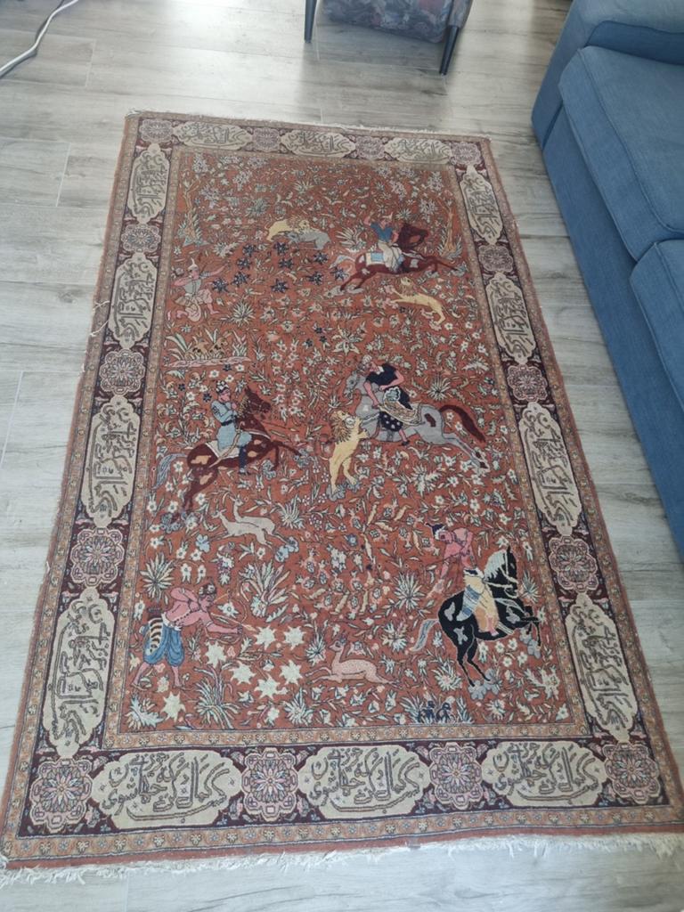 Vintage Perzisch tapijt met jachtscène, Antiek en Kunst, Antiek | Kleden en Textiel, Ophalen