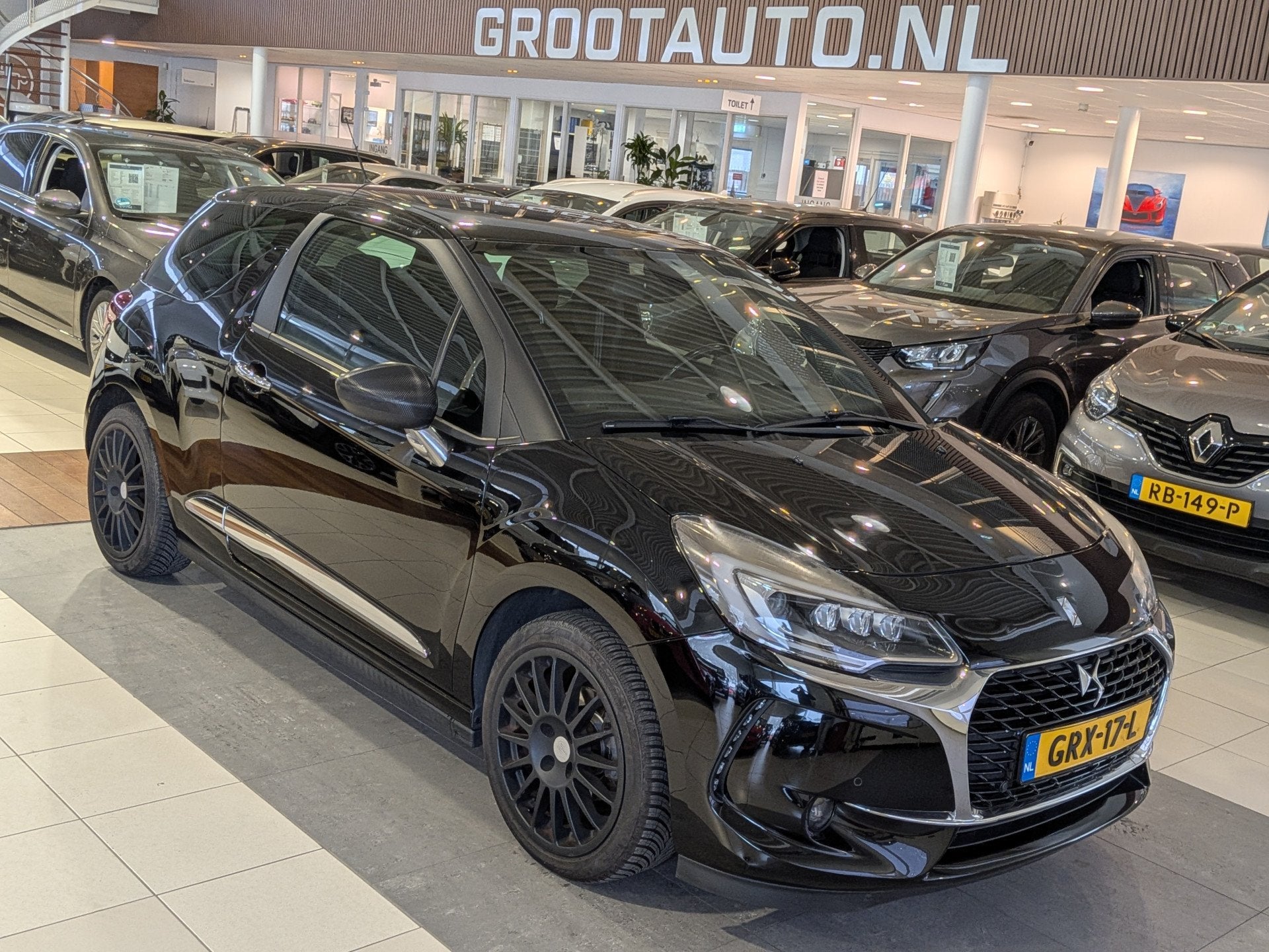 DS DS 3 1.2 PureTech So Chic Automaat Airco, Cruise Control,, Auto's, Gebruikt, 1199 cc, Verwarmde buitenspiegels, Zwart