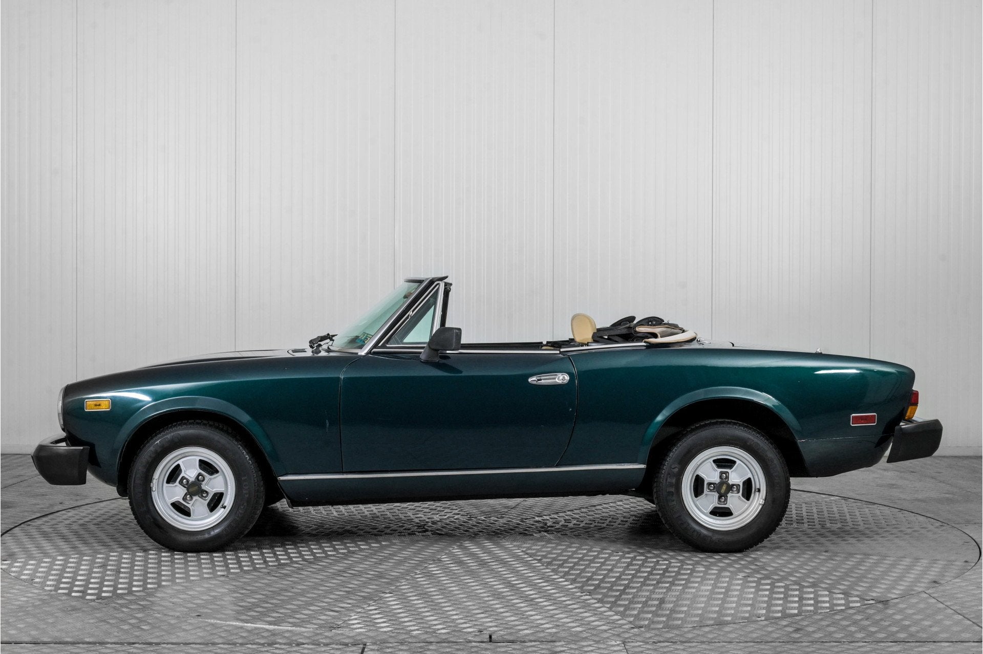 Fiat 124 Spider 2000 . (bj 1980), foto 11