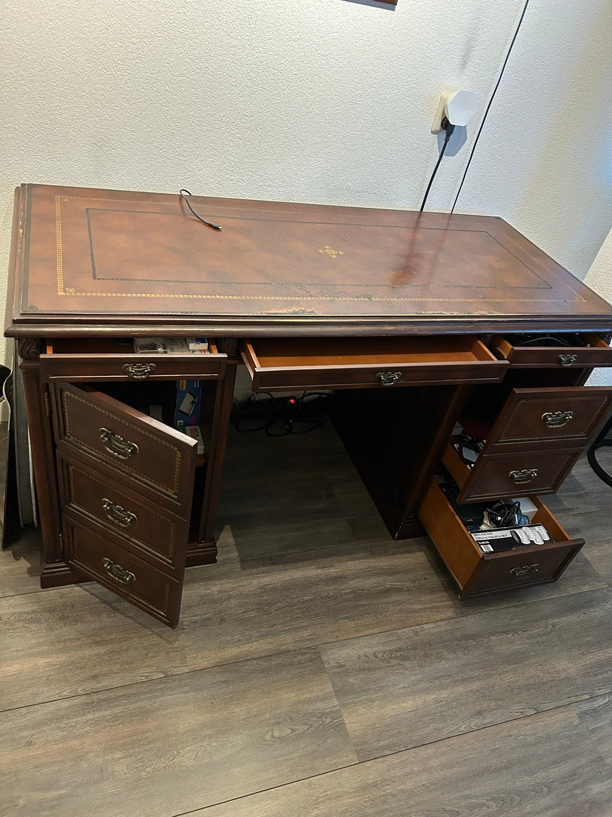 Bruin houten bureau met lades - L140 B64 H78, Ophalen, Gebruikt, Bruin, Hout