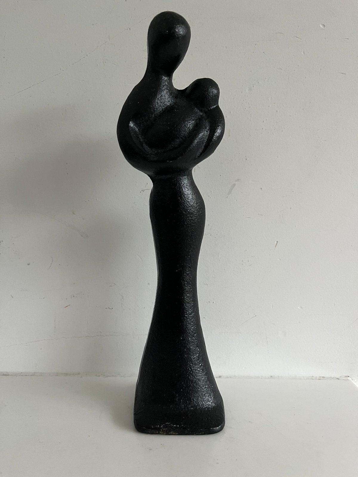 MADONNA. & KIND. —  ZWART GIETIJZER.  —. ABSTRACT. —. 1920., Antiek en Kunst, Kunst | Designobjecten, Ophalen of Verzenden