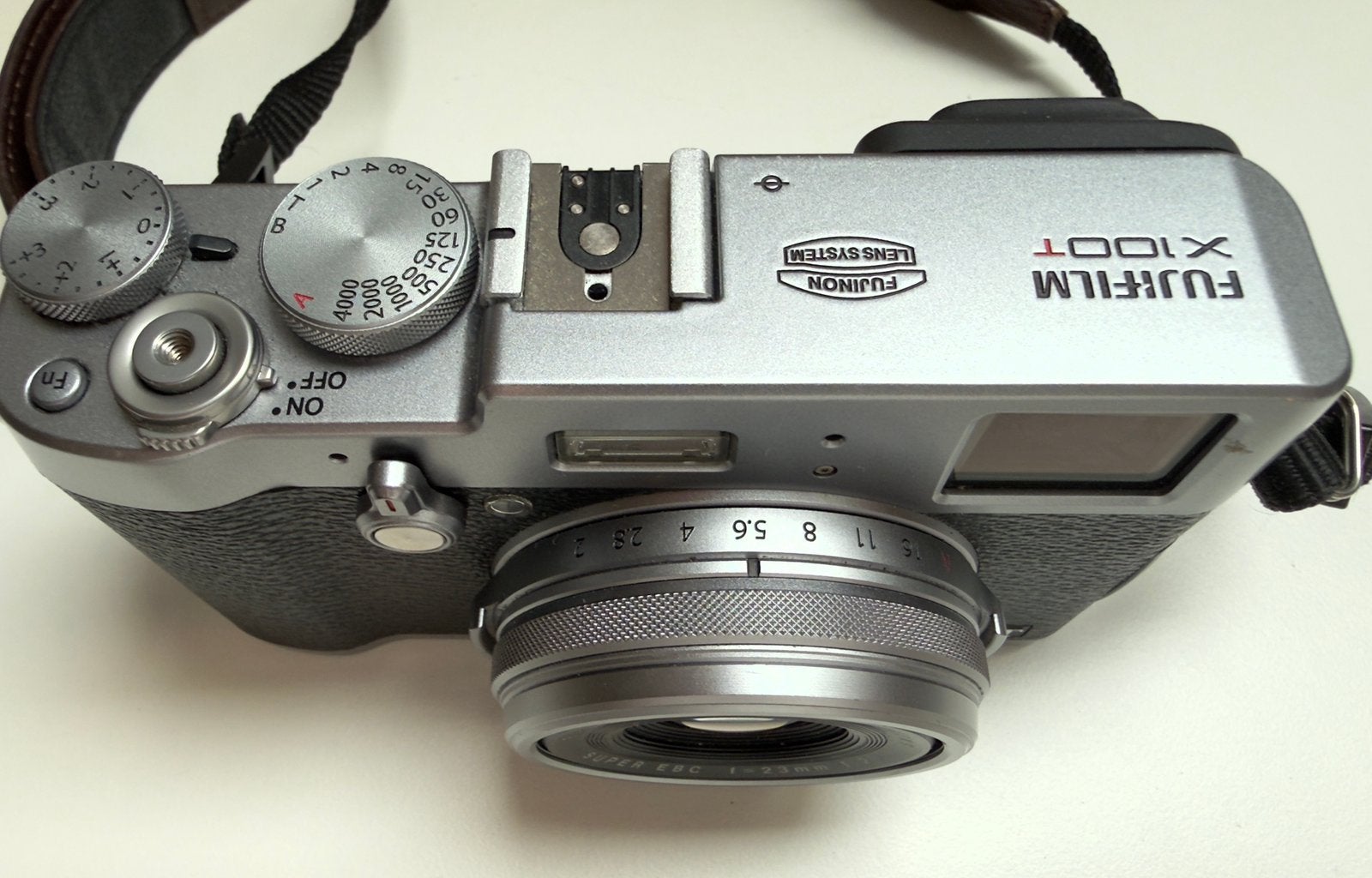 Fujifilm X100T Compactcamera met tas, Ingebouwde flitser, Gebruikt, 16 megapixels, Ophalen of Verzenden