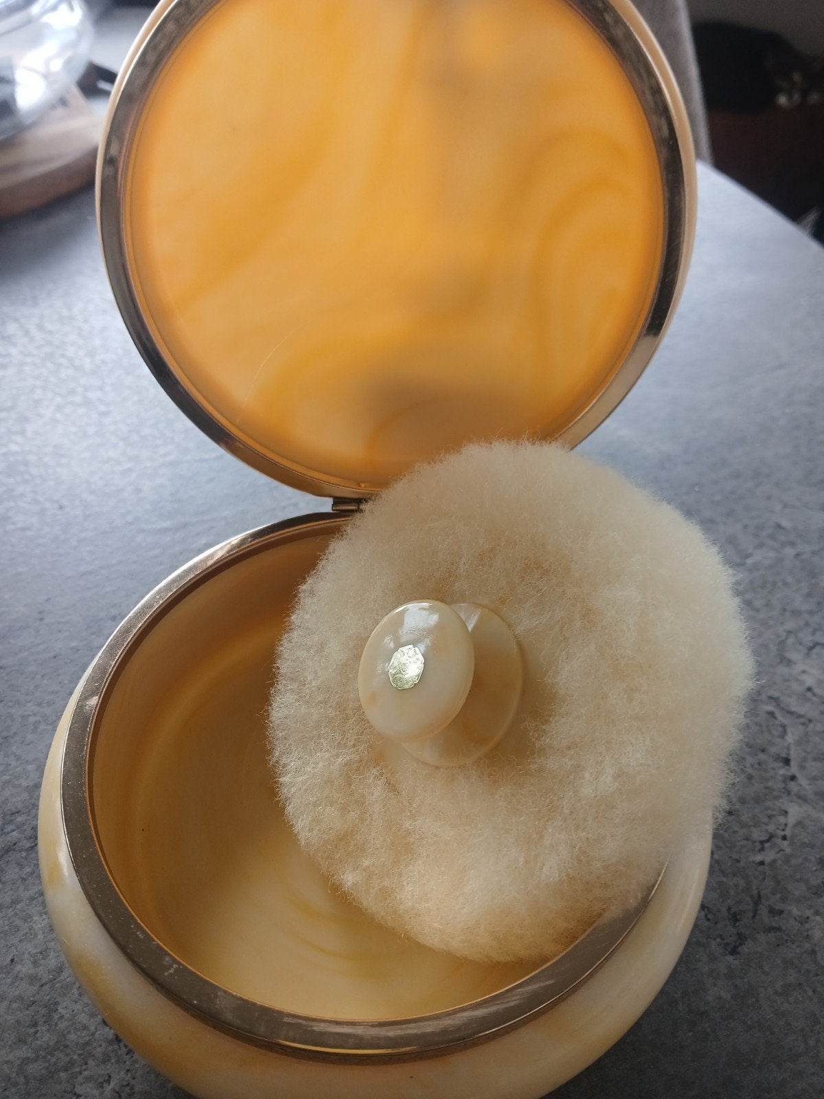 Vintage Shiseido Poederdoos/ Poederdons, Ophalen, Gehele gezicht, Beige, Zo goed als nieuw