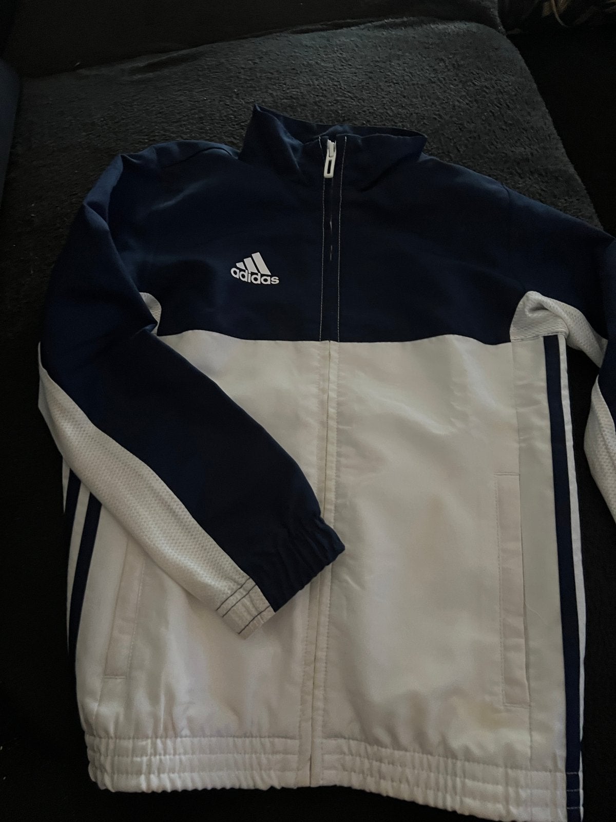 Adidas trainingsjasje maat 128, Ophalen of Verzenden, Zo goed als nieuw, Overige maten, Blauw