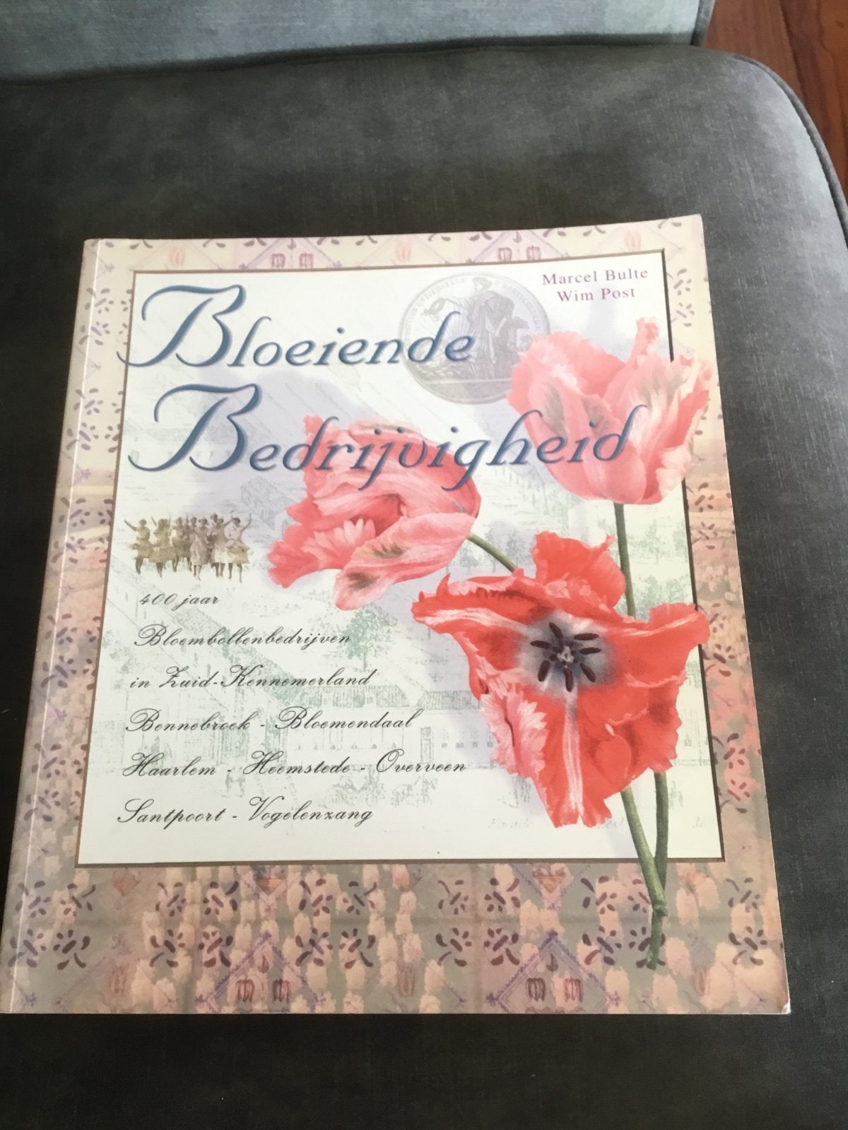 Bloeiende Bedrijvigheid: 400 jaar bloembollenbedrijven, Boeken, Ophalen of Verzenden, 20e eeuw of later, Zo goed als nieuw