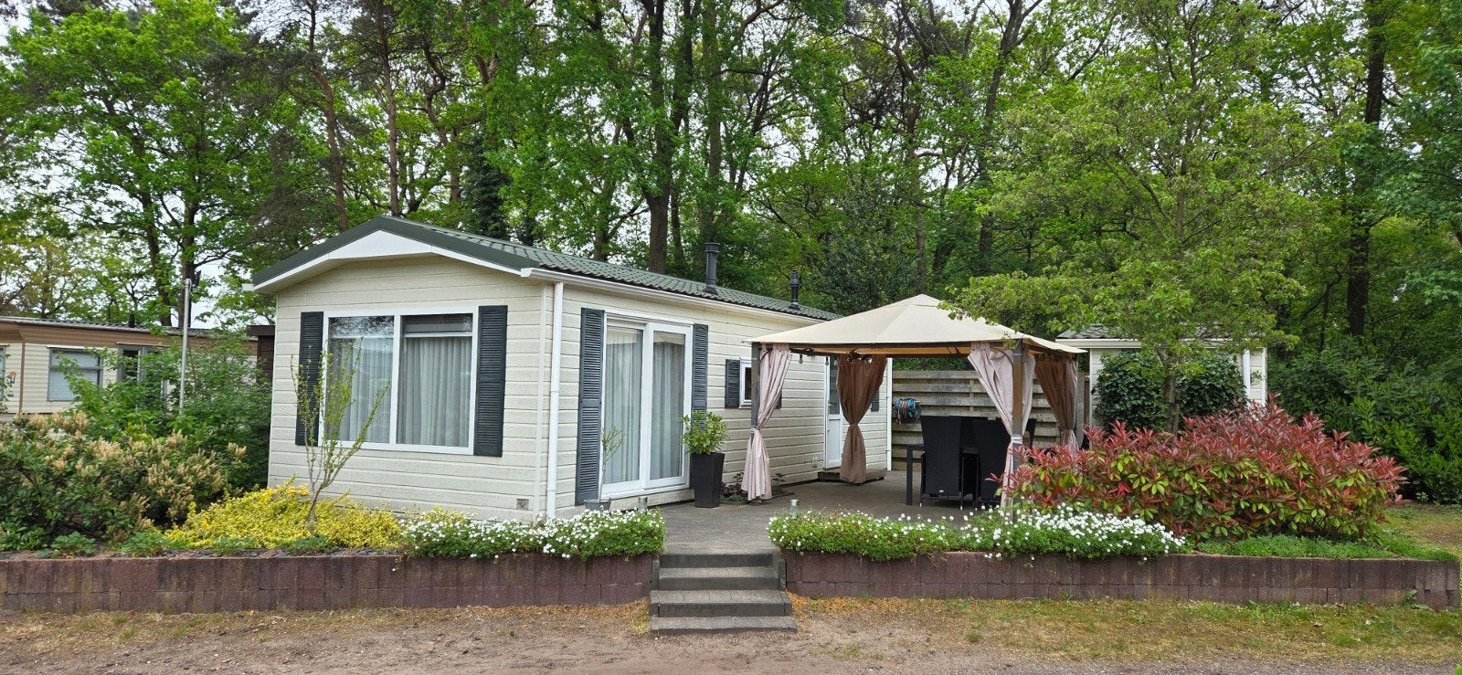 Comfortabel chalet met ruime tuin, Vakantie, Campings, Wasmachine
