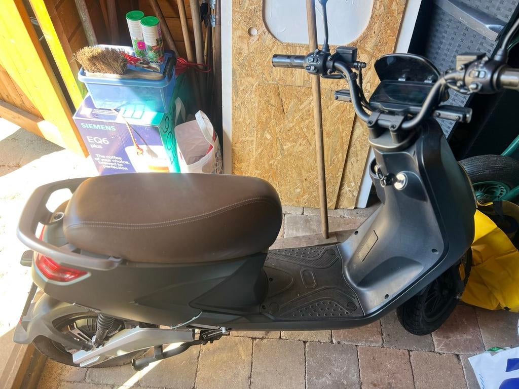IVA E-90 elektrische scooter - Netjes onderhouden, Fietsen en Brommers, Brommeronderdelen | Scooters, Ophalen of Verzenden, Zo goed als nieuw
