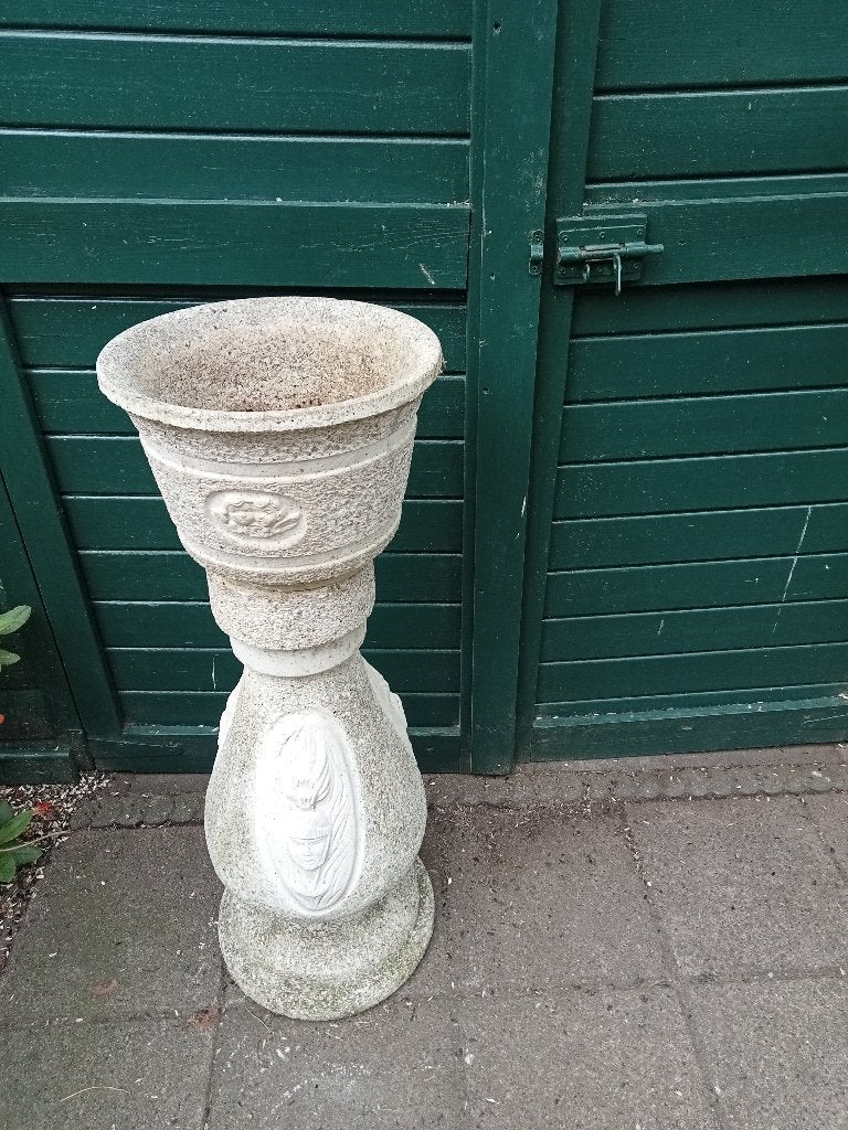 PLANTENBAK BLOEMBAK BETON  ENGELEN EN ROMEINEN AFBEELDING, Tuin en Terras, Bloembakken en Plantenbakken, Ophalen, Gebruikt, Minder dan 60 cm