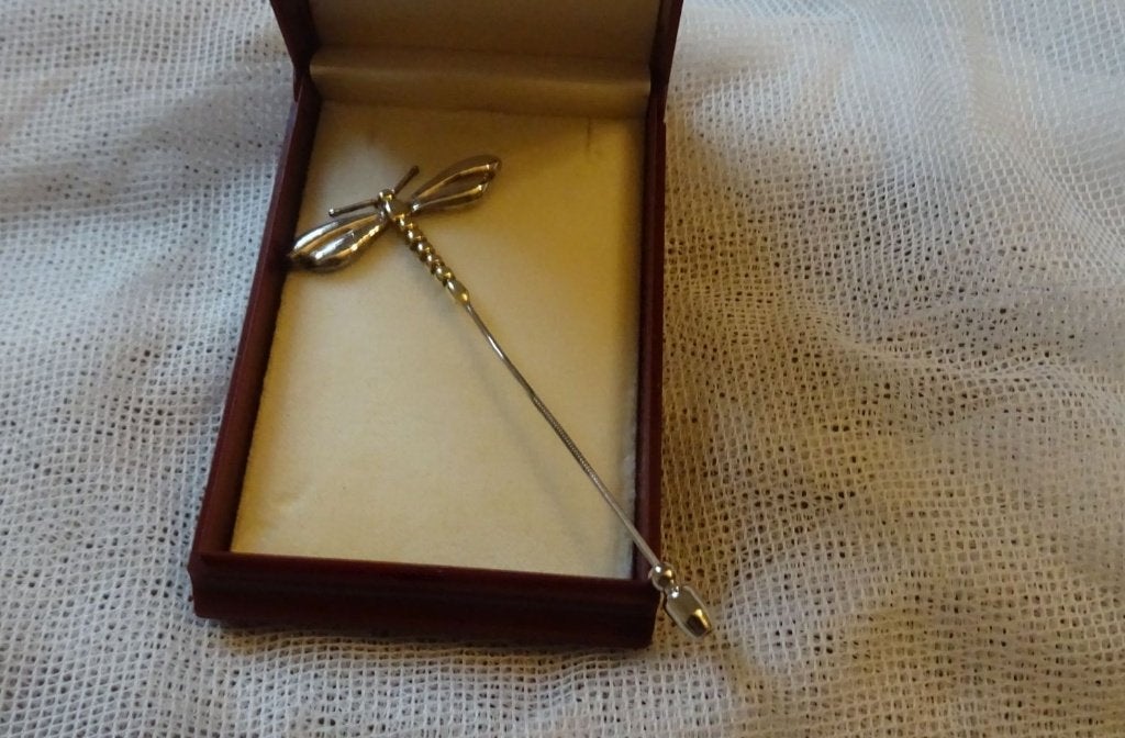 Antieke hoedenspeld of broche in de vorm van een Libel., Antiek en Kunst, Ophalen of Verzenden, Dames