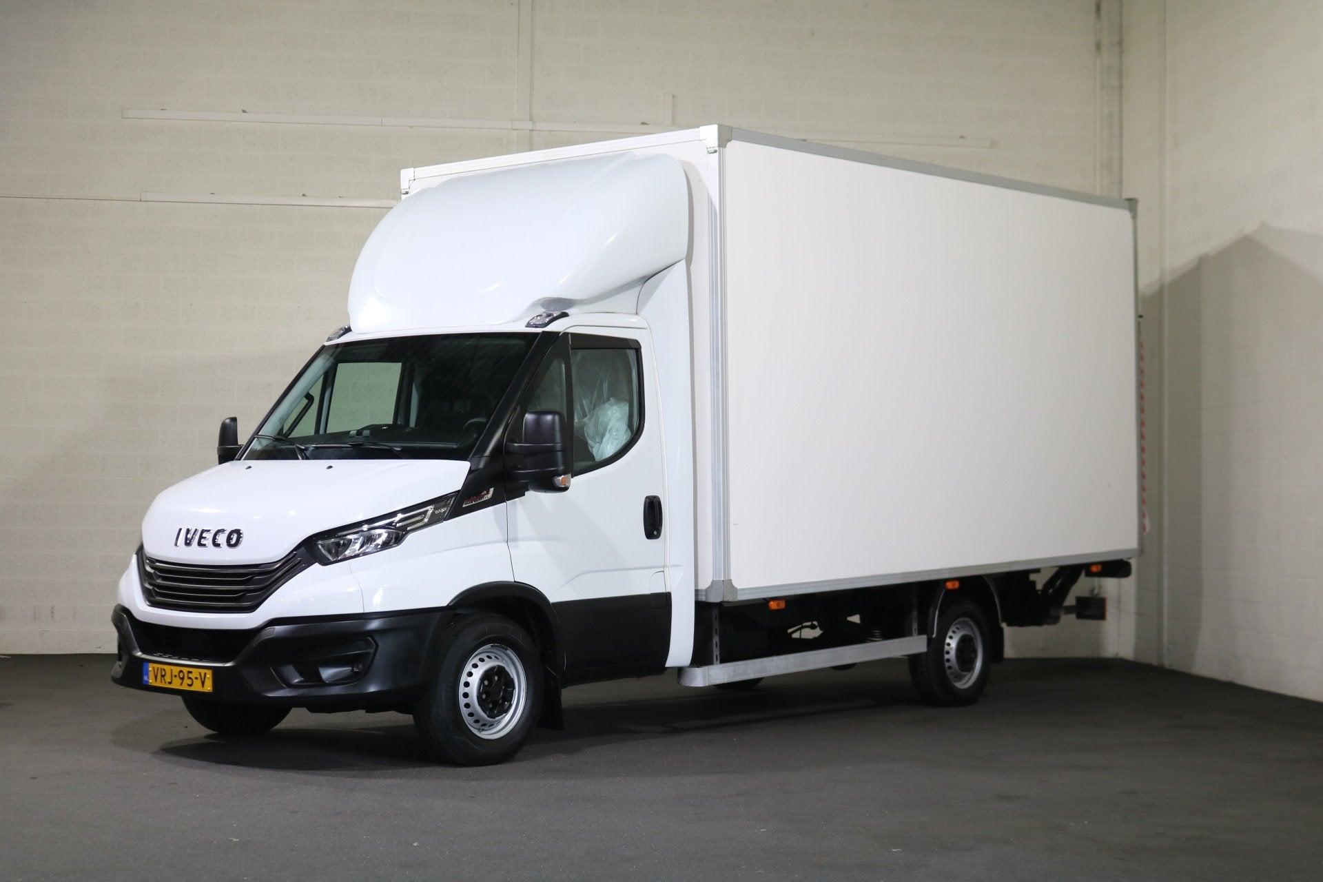 Iveco Daily 35S18 3.0 Automaat Bakwagen met Laadklep, Auto's, Gebruikt, Euro 6, 4 cilinders, Iveco