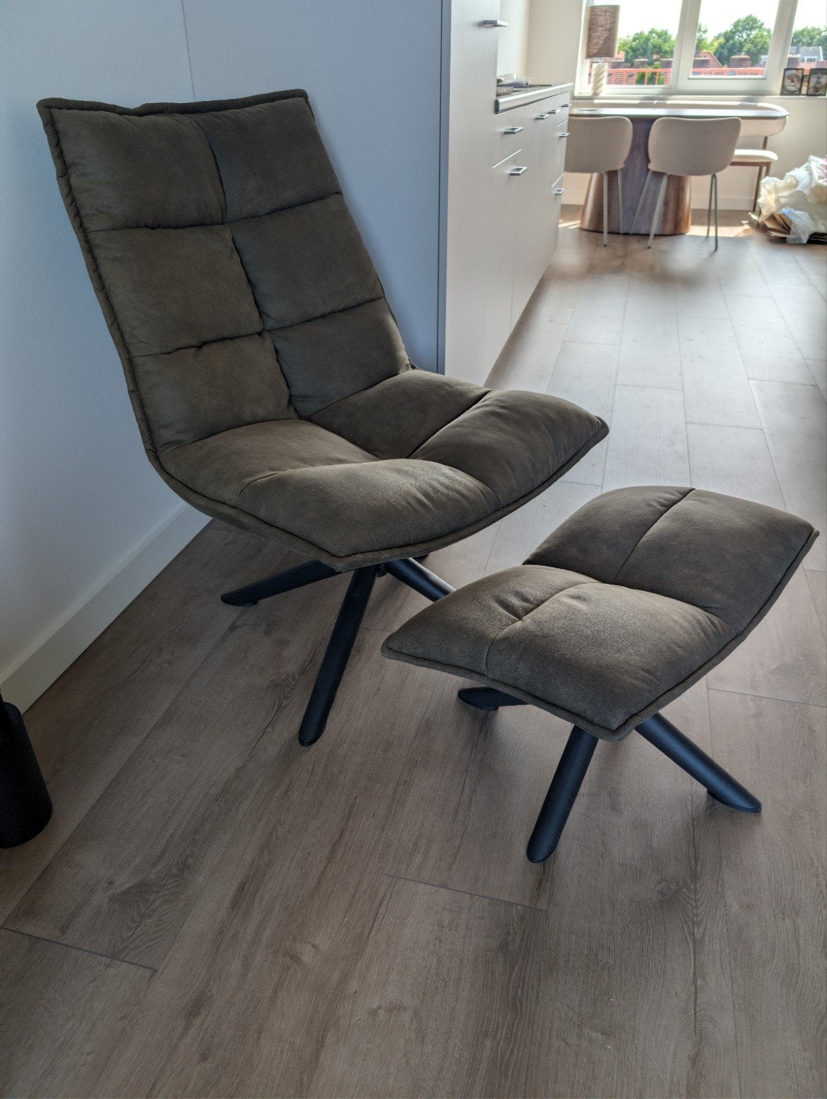Leen Bakker Clayton draaifauteuil met hocker – groen, Huis en Inrichting, Stoelen, Ophalen, Overige kleuren, Zo goed als nieuw