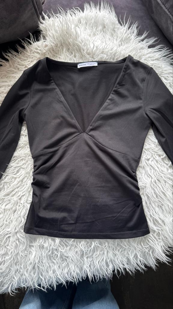 Bershka Zwarte Top met Lange Mouwen en V-hals, Zwart, Nieuw, Ophalen of Verzenden, Lange mouw