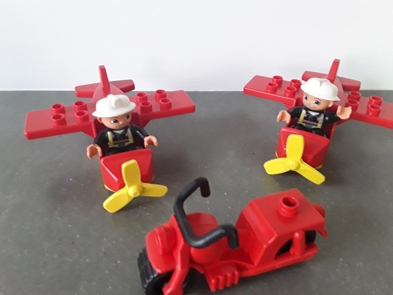 duplo brandweer vliegtuigen met brandweermannen, Ophalen of Verzenden, Duplo